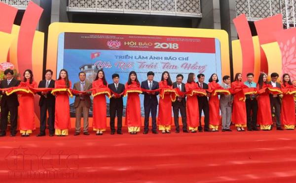 “河内之心”新闻图片展:展现千年城市的活力 ảnh 1 “河内之心”新闻图片展:展现千年城市的活力 ảnh 1