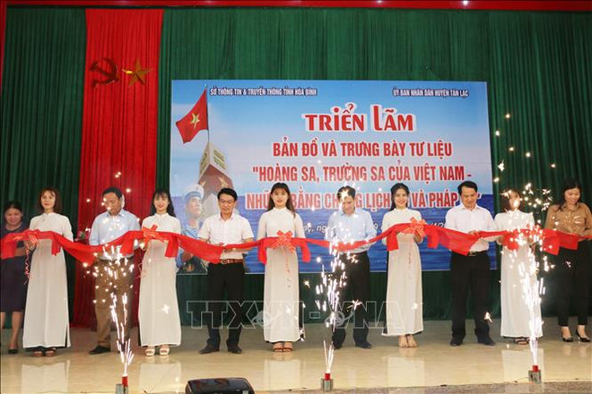 “黄沙和长沙归属越南：历史证据和法律依据”资料图片展亮相和平省 ảnh 1