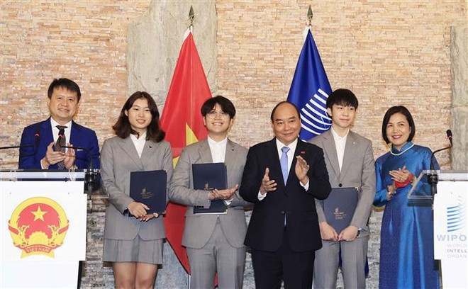 ​ 越南国家主席阮春福见证WIPO青年大使荣誉称号颁授仪式 ảnh 1