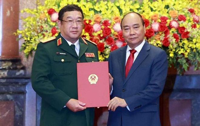 阮春福向晋衔上将军官颁发命令状 ảnh 1 阮春福向晋衔上将军官颁发命令状 ảnh 1