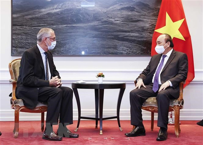 越南国家主席阮春福会见瑞士大型企业代表 ảnh 1 越南国家主席阮春福会见瑞士大型企业代表 ảnh 1