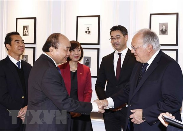 阮春福会见瑞士一些政要和企业界人士 ảnh 2 阮春福会见瑞士一些政要和企业界人士 ảnh 2