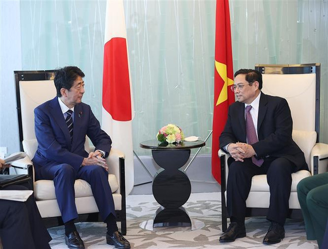 越南政府总理范明政分别会见日本前首相安倍晋三和越日前特别大使杉良太郎 ảnh 1 越南政府总理范明政分别会见日本前首相安倍晋三和越日前特别大使杉良太郎 ảnh 1