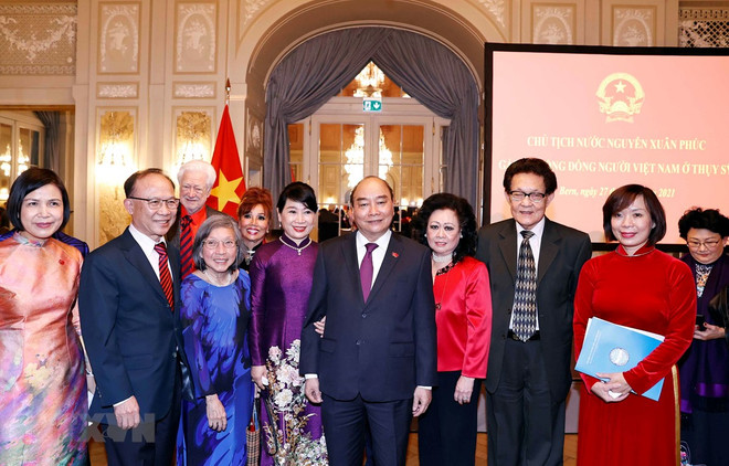 越南国家主席阮春福会见瑞士大型企业代表 ảnh 2 越南国家主席阮春福会见瑞士大型企业代表 ảnh 2