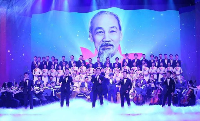 政府总理范明政出席“信心与希望”特殊艺术活动 ảnh 1 政府总理范明政出席“信心与希望”特殊艺术活动 ảnh 1
