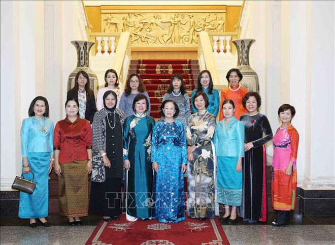 中央民运部部长张氏梅会见东盟妇女小组 ảnh 1 中央民运部部长张氏梅会见东盟妇女小组 ảnh 1