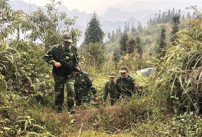 奋战在新冠肺炎防控一线的越南边防部队:官兵住帐篷、躺森林防止新冠肺炎疫情入侵(第一期) ảnh 2 奋战在新冠肺炎防控一线的越南边防部队:官兵住帐篷、躺森林防止新冠肺炎疫情入侵(第一期) ảnh 2