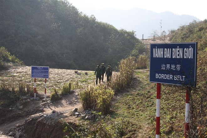 奋战在新冠肺炎防控一线的越南边防部队:官兵住帐篷、躺森林防止新冠肺炎疫情入侵(第一期) ảnh 4 奋战在新冠肺炎防控一线的越南边防部队:官兵住帐篷、躺森林防止新冠肺炎疫情入侵(第一期) ảnh 4