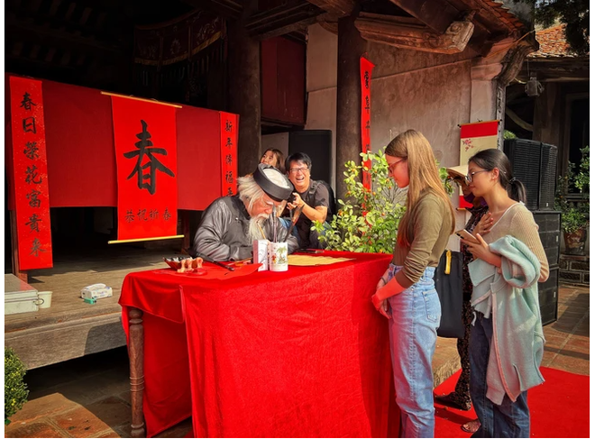 国际游客印象中的越南庙会 ảnh 2