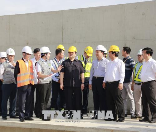 河内市市委书记黄忠海视察河内铁路线仁—河内火车站路段施工情况 ảnh 1 河内市市委书记黄忠海视察河内铁路线仁—河内火车站路段施工情况 ảnh 1