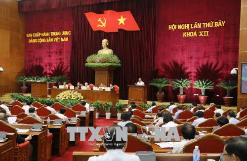 越共十二届七中全会讨论干部队伍建设提案 ảnh 1 越共十二届七中全会讨论干部队伍建设提案 ảnh 1