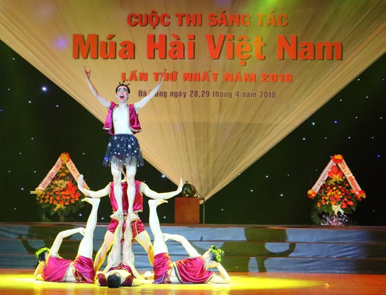 向广大人民群众介绍滑稽舞蹈艺术他 ảnh 1 向广大人民群众介绍滑稽舞蹈艺术他 ảnh 1