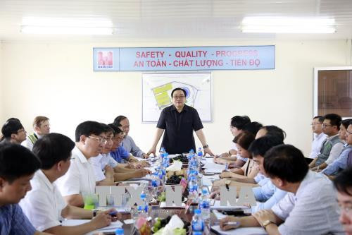 河内市市委书记黄忠海视察河内铁路线仁—河内火车站路段施工情况 ảnh 2 河内市市委书记黄忠海视察河内铁路线仁—河内火车站路段施工情况 ảnh 2