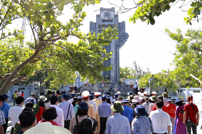 旅居世界24个国家的越侨走访慰问长沙群岛和DK1海上高脚屋军民 ảnh 2 旅居世界24个国家的越侨走访慰问长沙群岛和DK1海上高脚屋军民 ảnh 2