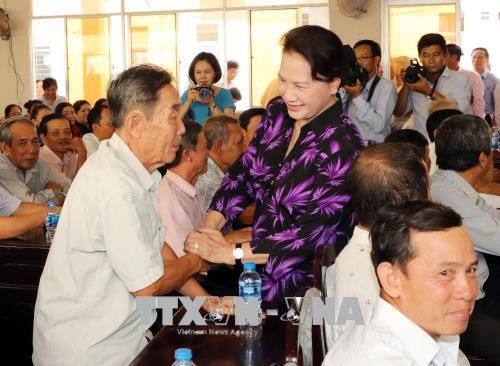 国会主席阮氏金银接待芹苴市选民 其他党和国家领导赴各地接待选民 ảnh 1 国会主席阮氏金银接待芹苴市选民 其他党和国家领导赴各地接待选民 ảnh 1