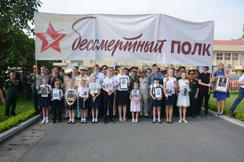 近1000人参加在河内举行的“不死军团”游行活动 ảnh 1 近1000人参加在河内举行的“不死军团”游行活动 ảnh 1