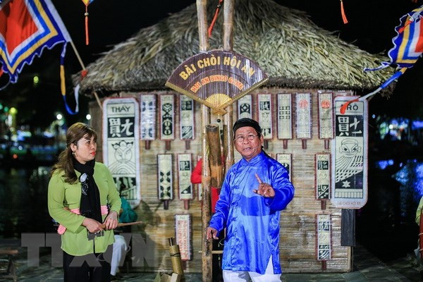 会安市举行盛大游行活动庆祝发牌唱曲艺术被列入《人类非物质文化遗产代表作名录》 ảnh 1 会安市举行盛大游行活动庆祝发牌唱曲艺术被列入《人类非物质文化遗产代表作名录》 ảnh 1