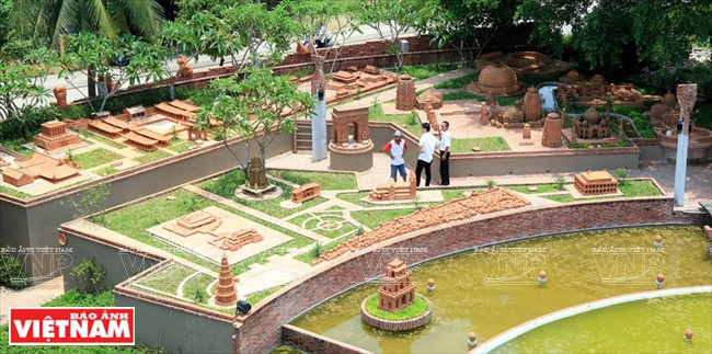 广南省会安市的有趣旅游点——烧陶世界奇观公园 ảnh 1