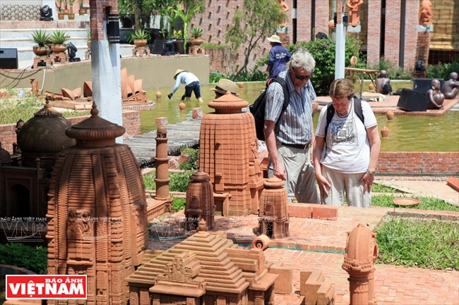 广南省会安市的有趣旅游点——烧陶世界奇观公园 ảnh 2