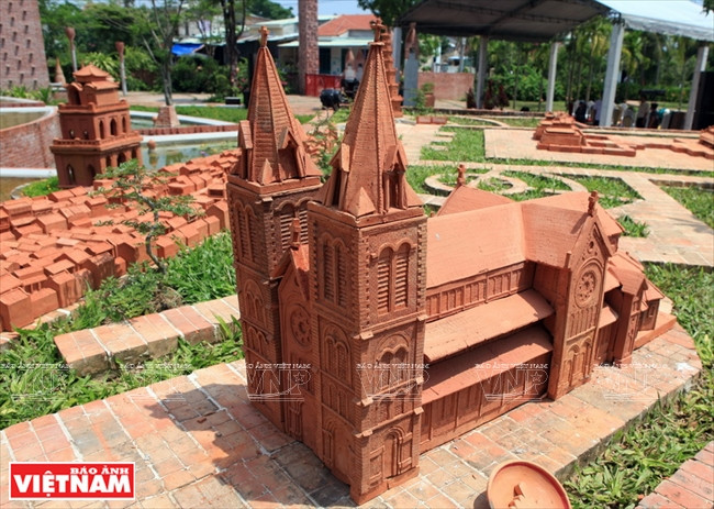 广南省会安市的有趣旅游点——烧陶世界奇观公园 ảnh 4