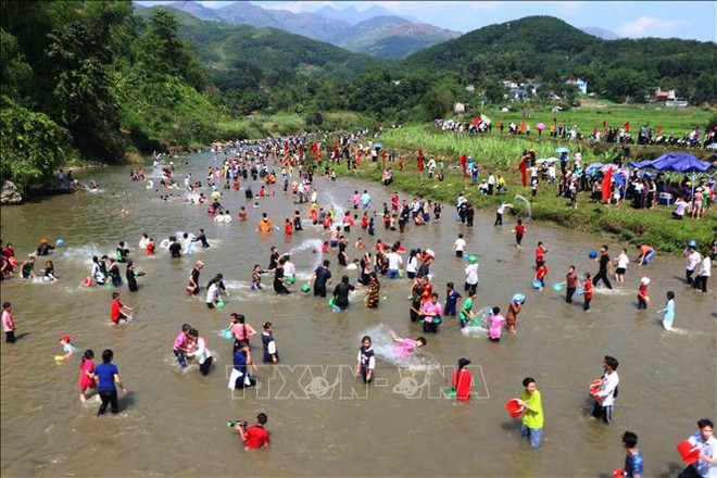 莱州省泰族同胞富有特色的天金乓传统文化节 ảnh 2
