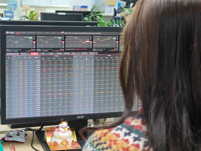 越南国家银行与财政部加强协调 促进股市的转型与升级 ảnh 2