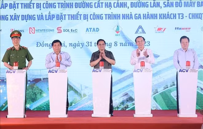 越南政府总理范明政出席隆城机场和新山一机场三个主要标段动工仪式 ảnh 3 越南政府总理范明政出席隆城机场和新山一机场三个主要标段动工仪式 ảnh 3