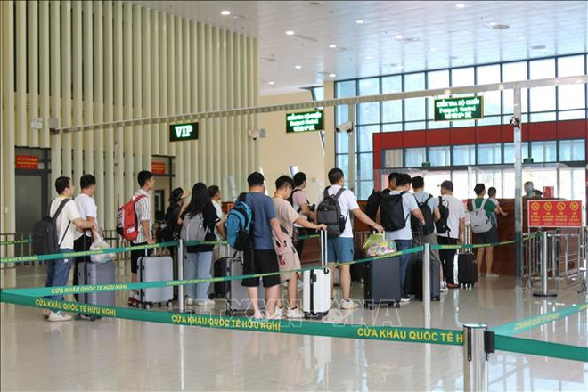 谅山省友谊国际口岸:通过电子签证出入境更加方便 ảnh 1 谅山省友谊国际口岸:通过电子签证出入境更加方便 ảnh 1