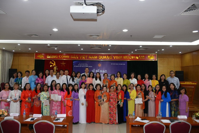 继续提高在海外越南人社群中越南语教学工作效果 ảnh 2 继续提高在海外越南人社群中越南语教学工作效果 ảnh 2