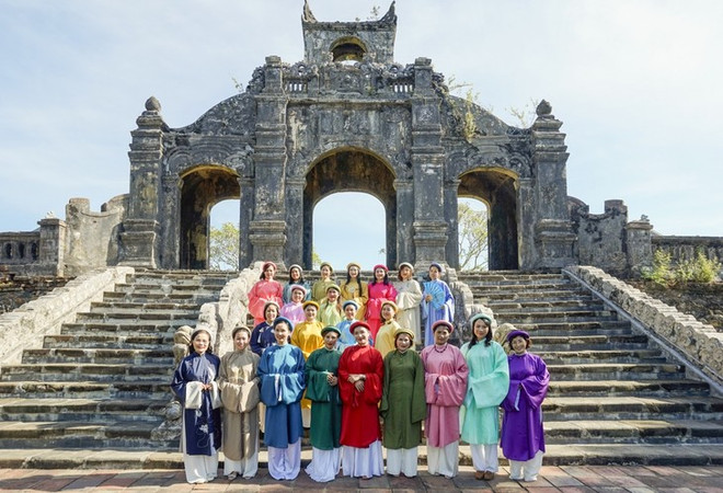 令人难忘的2023年顺化秋季节 ảnh 1 令人难忘的2023年顺化秋季节 ảnh 1