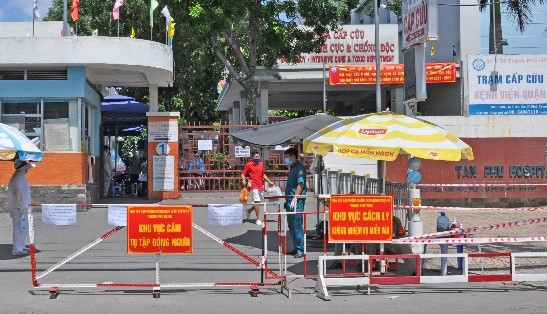 胡志明市新富医院因发现新冠肺炎阳性病例采取临时封锁措施 ảnh 1 胡志明市新富医院因发现新冠肺炎阳性病例采取临时封锁措施 ảnh 1