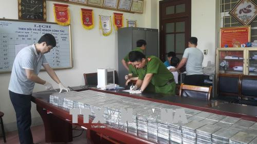 老街省警方破获史上最大毒品案件 缴获329块海洛因 ảnh 2 老街省警方破获史上最大毒品案件 缴获329块海洛因 ảnh 2