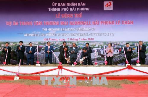 海防市国际集装箱港口迎接首艘集装箱船靠泊 ảnh 2 海防市国际集装箱港口迎接首艘集装箱船靠泊 ảnh 2