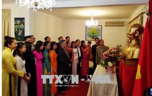 胡志明主席诞辰128周年纪念活动在阿尔及利亚举行 ảnh 1 胡志明主席诞辰128周年纪念活动在阿尔及利亚举行 ảnh 1