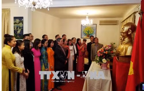  胡志明主席诞辰128周年纪念活动在阿尔及利亚举行 ảnh 1