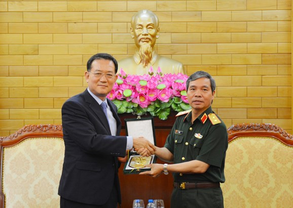 越南与韩国密切两军代表团互访 ảnh 2 越南与韩国密切两军代表团互访 ảnh 2