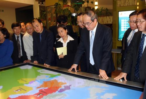 胡志明市市委书记阮善仁在俄罗斯圣彼得堡市活动报道 ảnh 1 胡志明市市委书记阮善仁在俄罗斯圣彼得堡市活动报道 ảnh 1