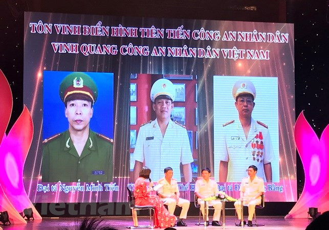 越南人民公安先进模范表彰大会在河内举行 ảnh 1 越南人民公安先进模范表彰大会在河内举行 ảnh 1