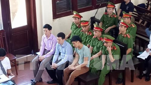 和平省人民法院重新开庭审理和平省综合医院严重医疗事故致死案件 ảnh 1