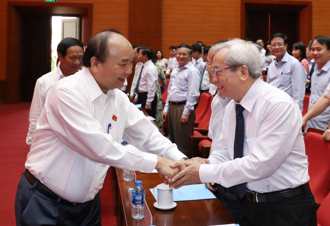 越南政府总理阮春福在海防市开展国会代表接待选民活动 ảnh 2 越南政府总理阮春福在海防市开展国会代表接待选民活动 ảnh 2