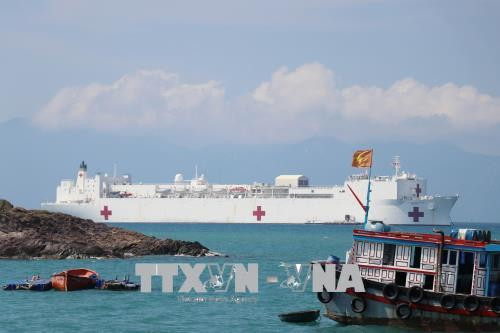 美国海军医疗舰“仁慈号” 抵达越南芽庄港开始《2018年太平洋伙伴计划》 ảnh 1 美国海军医疗舰“仁慈号” 抵达越南芽庄港开始《2018年太平洋伙伴计划》 ảnh 1