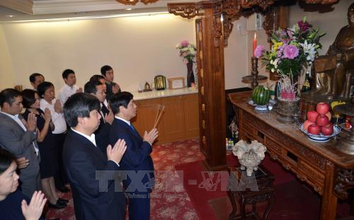 纪念胡志明主席诞辰128周年活动在新加坡、日本和俄罗斯举行 ảnh 2