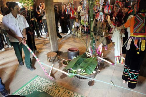 拉哈族及其花蒙节 ảnh 1