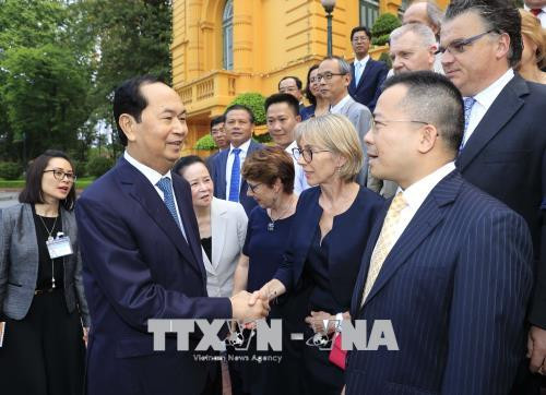 越南国家主席陈大光会见出席“以科学促发展”研讨会的国内外科学家 ảnh 1 越南国家主席陈大光会见出席“以科学促发展”研讨会的国内外科学家 ảnh 1