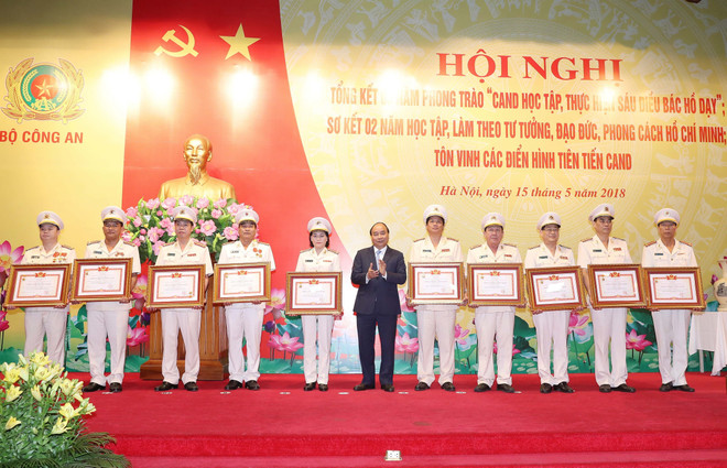 五年来执勤中英勇牺牲的越南公安战士47名 ảnh 2 五年来执勤中英勇牺牲的越南公安战士47名 ảnh 2