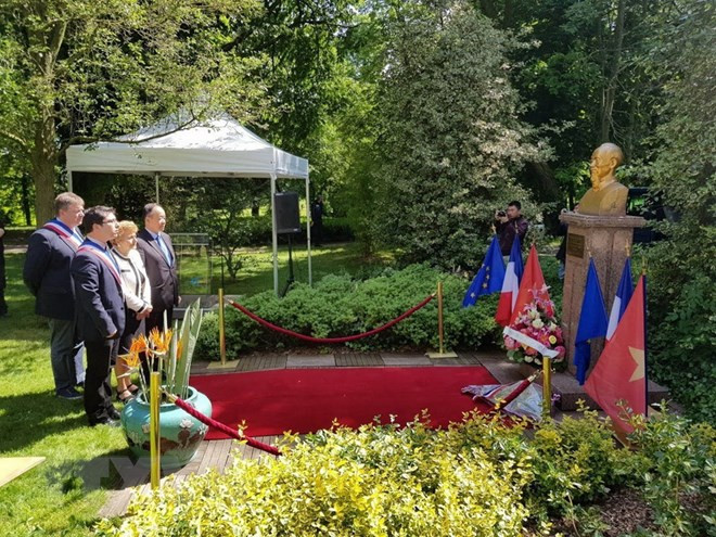 世界各地举行纪念胡志明主席诞辰128周年的活动 ảnh 3 世界各地举行纪念胡志明主席诞辰128周年的活动 ảnh 3