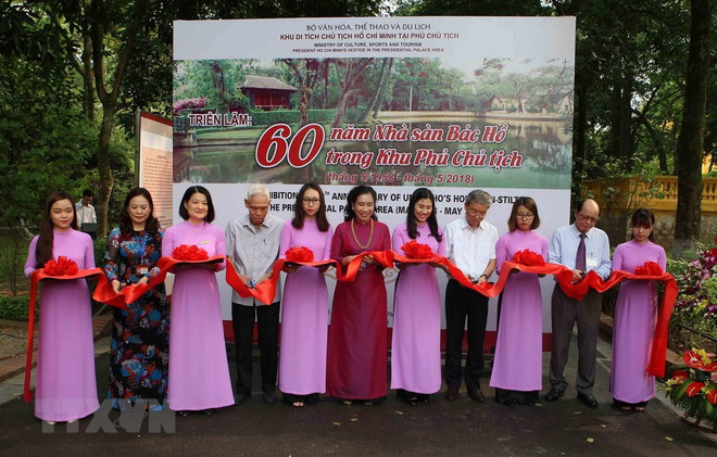 “主席府遗迹区内的胡伯伯高脚屋建成60周年”研讨会在河内举行 ảnh 1 “主席府遗迹区内的胡伯伯高脚屋建成60周年”研讨会在河内举行 ảnh 1