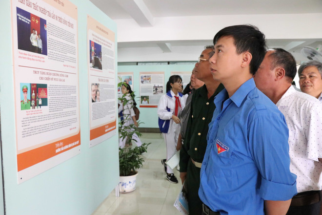 越南全国各地举行纪念胡志明主席诞辰128周年活动 ảnh 2 越南全国各地举行纪念胡志明主席诞辰128周年活动 ảnh 2