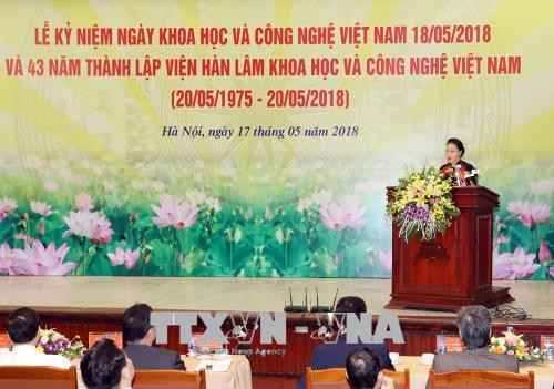 越南国会主席阮氏金银出席越南科学与技术翰林院成立43周年庆典活动 ảnh 1