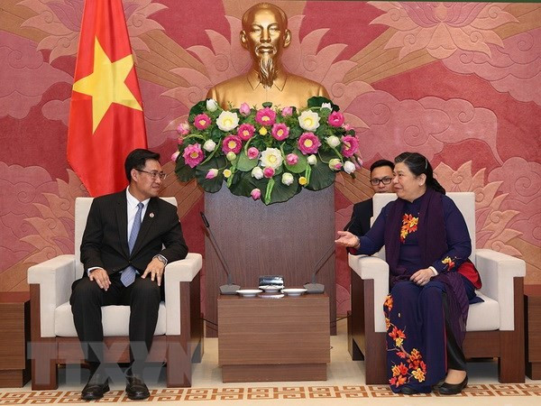 越南国会副主席丛氏放会见老挝人民革命党共青团中央书记 ảnh 1 越南国会副主席丛氏放会见老挝人民革命党共青团中央书记 ảnh 1